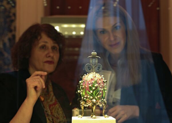 Faberžeovo jaje - Eksponat u obnovljenom muzeju „Faberže‟ u palati Šuvalov u Sankt Peterburgu. - Sputnik Srbija