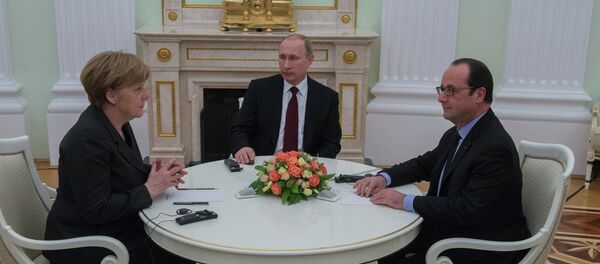 Putin, Oland i Merkelova nastavljaju pregovore u Kremlju Putin, Oland i Merkelova nastavljaju pregovore u Kremlju - Sputnik Srbija