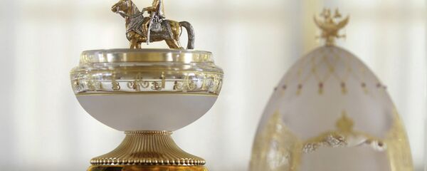 Kristalno jaje poklonjeno Carskom Selu povodom tristagodišnjice, delo Tea Faberžea Kristalno jaje poklonjeno Carskom Selu povodom tristagodišnjice, delo Tea Faberžea - Sputnik Srbija