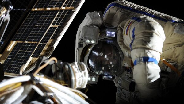 Izlazak ruskog kosmonauta u otvoreni svemir sa Međunarodne svemirske stanice - Sputnik Srbija