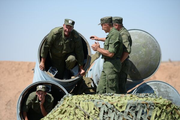 Ugovor vredan 800 miliona dolara o snabdevanju Irana raketnim sistemom potpisan je krajem 2007. godine. Moskva je snabdela Teheran sa pet sistema S-300 PMU-1. Ugovor vredan 800 miliona dolara o snabdevanju Irana raketnim sistemom potpisan je krajem 2007. godine. Moskva je snabdela Teheran sa pet sistema S-300 PMU-1. - Sputnik Srbija