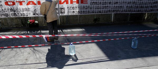 Grupa stručnjaka za međunarodno pravo, sa bivšim ombudsmanom Marekom Novickim na čelu, od 2006. godine se bavi tužbama kosovskih Srba, Roma i Albanaca protiv misije Ujedinjenih nacija. Smatraju je odgovornom zato što nije zaštitila članove njihovih porodica koji su nestali ili ubijeni u pogromima OVK. - Sputnik Srbija