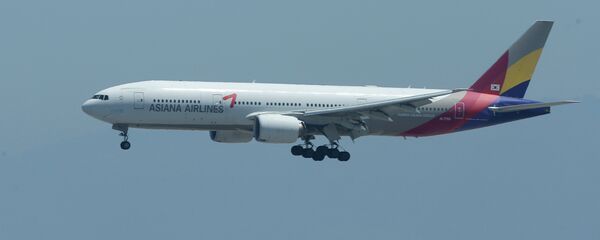 Авион јужнокорејске компаније „Азијана ерлајнс“ Авион јужнокорејске компаније „Азијана ерлајнс“ - Sputnik Србија