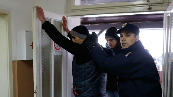 Migranti sa Kosova i Metohije ne mogu da pređu srpsko-mađarsku granicu legalnim putem, zato što imaju dokumenta sa Kosova koje naša država ne priznaje - Sputnik Srbija