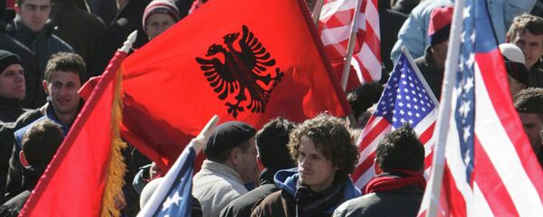 Приштина - Албанске и Америчке заставе - Sputnik Србија