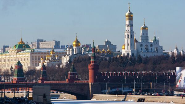 Pogled na zid Kremlj i zaleđenu reku - Moskva - Sputnik Srbija