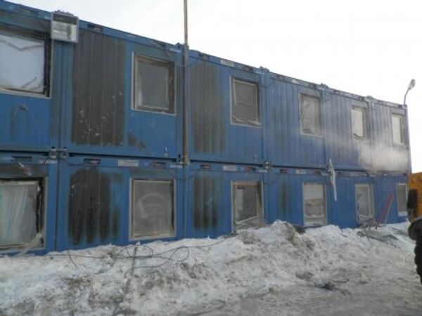 Реч је о монтажним баракама у којима су спавали радници из Србије, Киргистана, Русије и Белорусије - Sputnik Србија