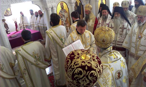 Литургија у Храму рођења светог Јована Крститеља у Јасеновцу, поводом обележавања 70 година од пробоја јасеновачког логора  - Sputnik Србија