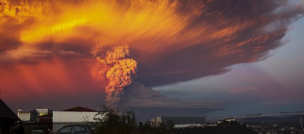 Дим и пепео који се подижу из Калбуко вулкана - Sputnik Србија