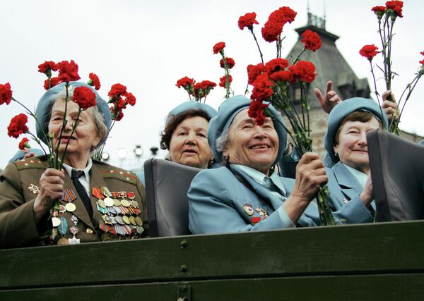 Malo manje od polovine ispitanika smatra da su parade prvenstveno namenjene veteranima Malo manje od polovine ispitanika smatra da su parade prvenstveno namenjene veteranima - Sputnik Srbija