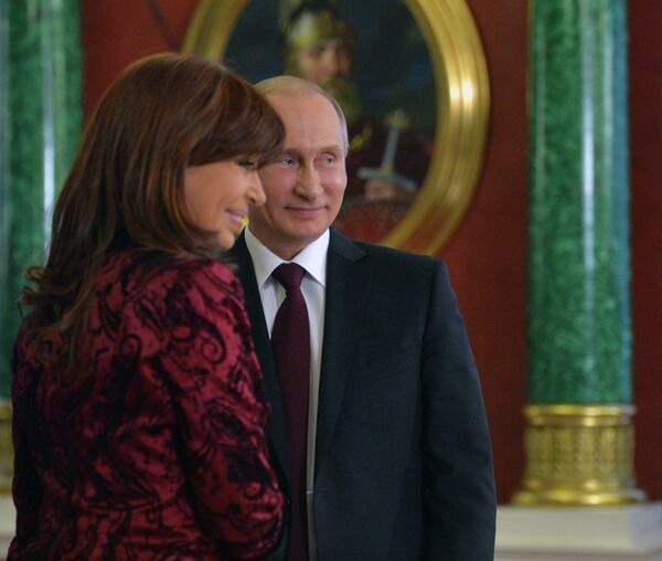Путин је константовао је да су све чешћи политички контакти Москве и Буенос Ајреса, као и трговински промет, али да постоје и проблеми. Путин је константовао је да су све чешћи политички контакти Москве и Буенос Ајреса, као и трговински промет, али да постоје и проблеми. - Sputnik Србија