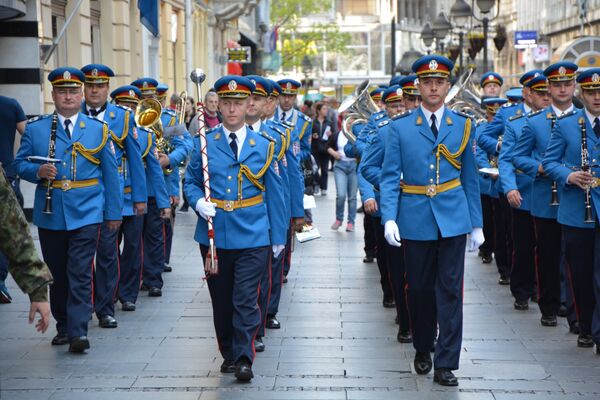 Promenadni defile orkestra Garde Vojske Srbije - Sputnik Srbija