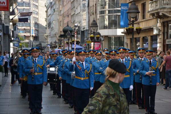 Promenadni defile orkestra Garde Vojske Srbije - Sputnik Srbija