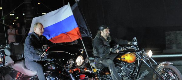 Владимир Путин са Ноћним вуковима Владимир Путин са Ноћним вуковима - Sputnik Србија