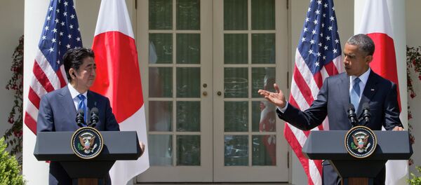 Јапански премијер Шинзо Абе и амерички председник Барак Обама Јапански премијер Шинзо Абе и амерички председник Барак Обама - Sputnik Србија