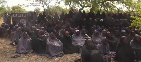 Нигерија: Ослобођено 200 девојчица и 93 жене Нигерија: Ослобођено 200 девојчица и 93 жене - Sputnik Србија