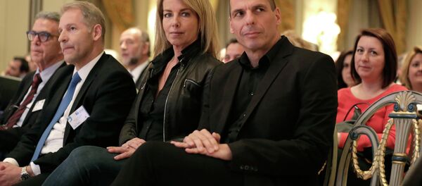 Janis Varufakis sa svojom suprugom Janis Varufakis sa svojom suprugom - Sputnik Srbija