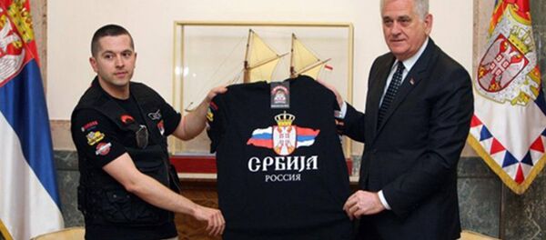 Председник Николић са бајкерима Председник Николић са бајкерима - Sputnik Србија