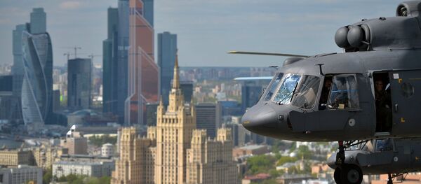 Репетиция воздушной части военного парада в Москве в ознаменование 70-летия Победы в Великой Отечественной войне 1941-1945 годов Репетиция воздушной части военного парада в Москве в ознаменование 70-летия Победы в Великой Отечественной войне 1941-1945 годов - Sputnik Србија