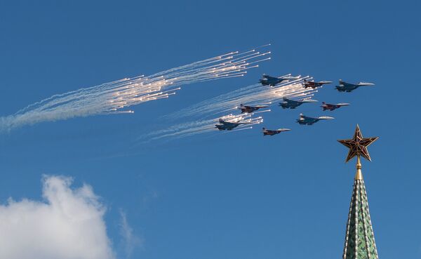 Фотографије које одузимају дах: Припреме руске авијације за Дан победе - Sputnik Србија