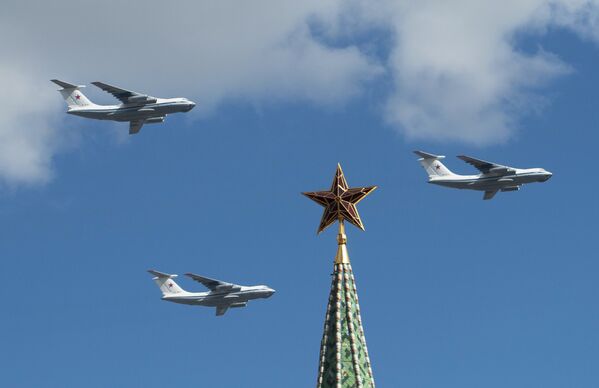 Фотографије које одузимају дах: Припреме руске авијације за Дан победе - Sputnik Србија