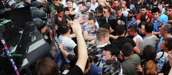 Неколико хиљада људи протестовало је испред зграде Владе захтевајући оставку премијера Николе Груевског - Sputnik Србија