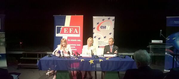 Миснистарка за евроинтеграције Јадранка Јоксимовић и шеф делегације ЕУ Мајкл Девенпорт - Sputnik Србија