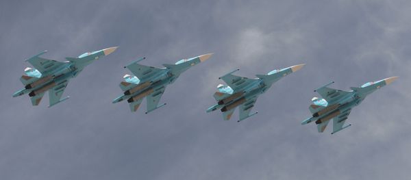 Вишенаменски ловац Су-34 Вишенаменски ловац Су-34 - Sputnik Србија