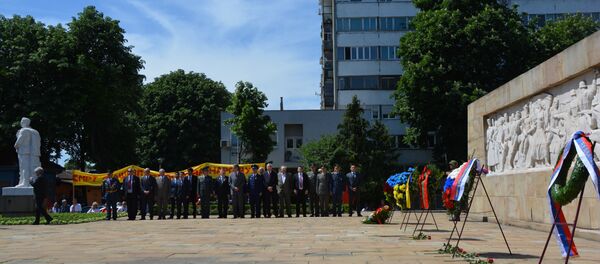 Положени венци на Споменик ослободиоцима Београда - Sputnik Србија