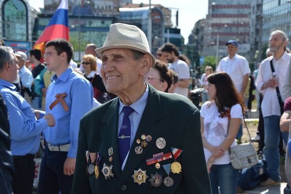 Гости манифестације на Тргу републике били су и ветерани из Србије - Sputnik Србија
