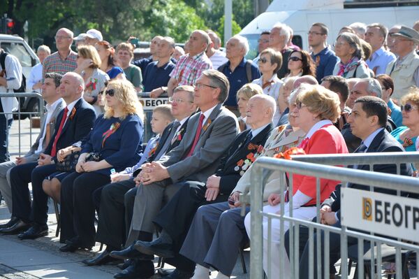 Поред амбасадора Чепурина, параду путем видео-бима пратили су и други представници дипломатског кора - Sputnik Србија