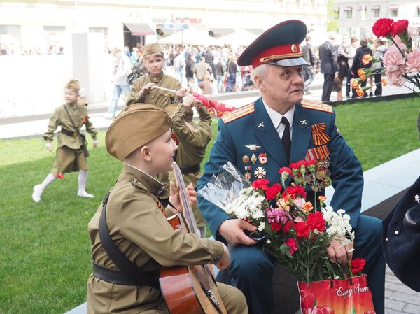 Малишани и ветерани на јединственој прослави победе над фашизмом - Sputnik Србија
