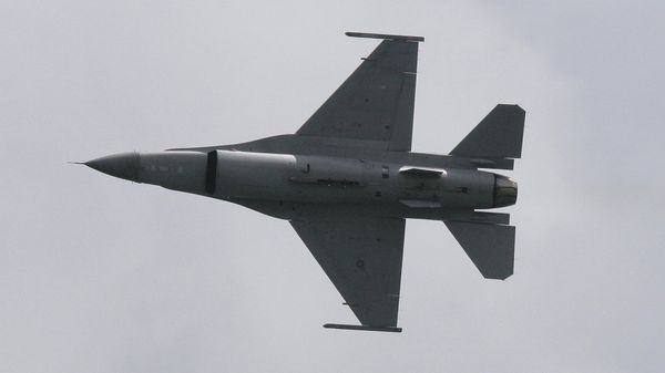Lovac F-16 - Sputnik Srbija