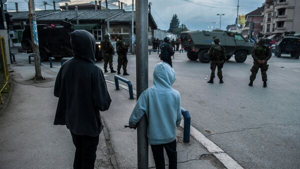 Куманово су напустили припадници специјалних јединица, а граду су и даље присутни припадници полиције са панцирима и наоружани дугим цевима. - Sputnik Србија