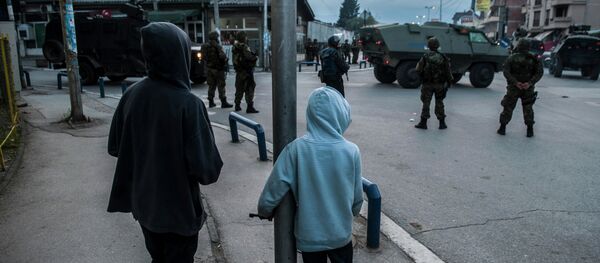 Kumanovo su napustili pripadnici specijalnih jedinica, a gradu su i dalje prisutni pripadnici policije sa pancirima i naoružani dugim cevima. Kumanovo su napustili pripadnici specijalnih jedinica, a gradu su i dalje prisutni pripadnici policije sa pancirima i naoružani dugim cevima. - Sputnik Srbija