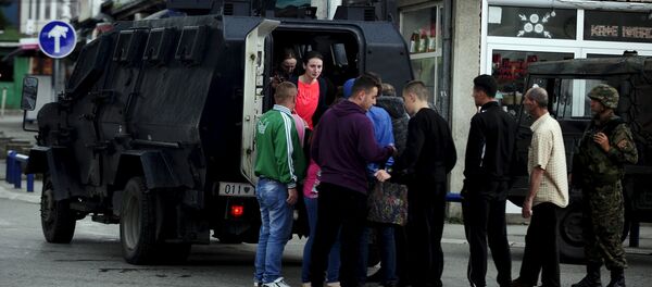 Evakuacija stanovništa oklopnim vozilom, Kumanovo- Makedonija Evakuacija stanovništa oklopnim vozilom, Kumanovo- Makedonija - Sputnik Srbija