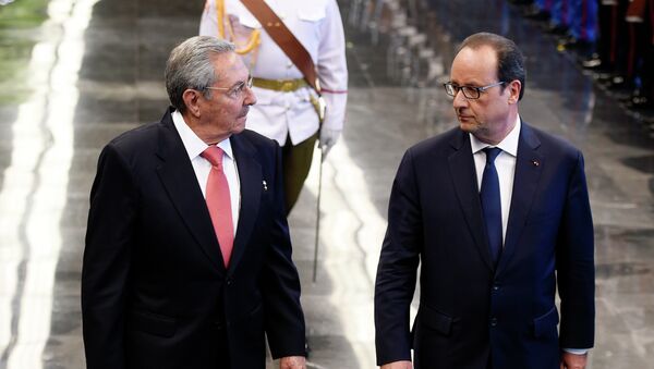 Predsednici Kube i Francuske - Raul Kastro i Fransoa Oland - Sputnik Srbija