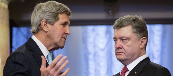 Џон Кери и Петро Порошенко Џон Кери и Петро Порошенко - Sputnik Србија