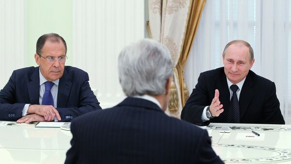 Vladimir Putin, Sergej Lavrov i Džon Keri u Kremlju - Sputnik Srbija