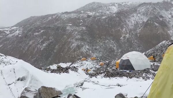 Lavina na Mont Everestu - Sputnik Srbija