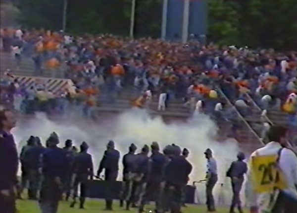 Фудбалска утакмица између Динама и Црвене Звезде, тога дана, требало је да директно одлучи о прваку тадашње Југославије.   - Sputnik Србија