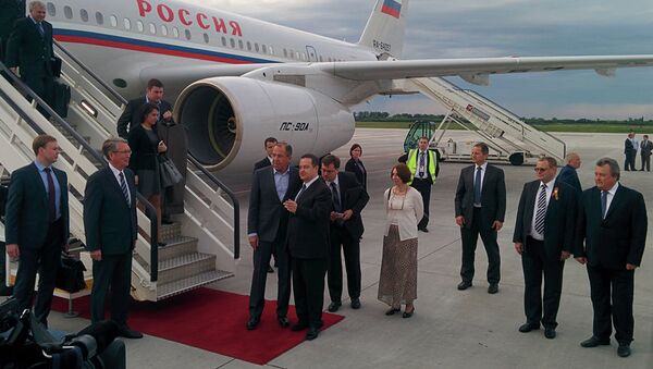 Sergej Lavrov doputovao u Beograd.Sačakali ga Ivica Dačić i ambasdor Rusije u Srbije Aleksandar Čepurin - Sputnik Srbija