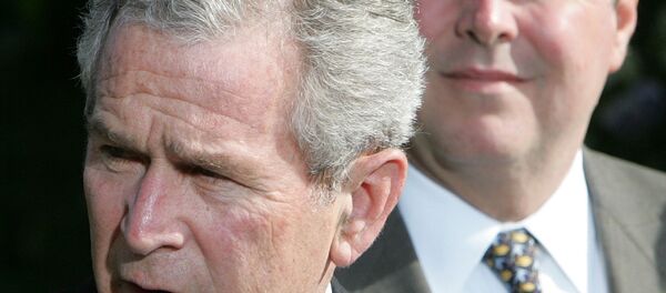 President George W.Bush, left, makes a statement on the Global War on Terror, standing with his brother Jeb Bush. - Sputnik Србија