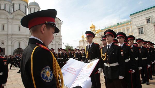 Ceremonija primanja u kadete pitomaca Prvog moskovskog kadetskog korpusa na Sabornom trgu moskovskog Kremlja - Sputnik Srbija