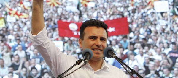 Митинг опозиције у Скопљу-за говорницом лидер опозиције Зоран Заев - Sputnik Србија