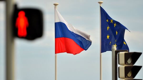 Zastave Rusije i EU u Nici - Sputnik Srbija