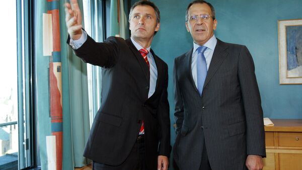 Генерални секретар НАТО-а Јенс Столтенберг и министар спољних послова Русије Сергеј Лавров - Sputnik Србија