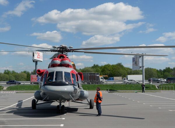 Mi-171 E (Mi-8 AMT), na parkingu ispred Međunarodnog „Krokus centra“ u Moskvi pre izložbe  „HelliRussia-2015“ u Moskvi. - Sputnik Srbija