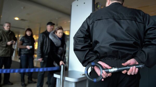 Checking passengers and luggage at Sheremetyevo airport - Sputnik Србија