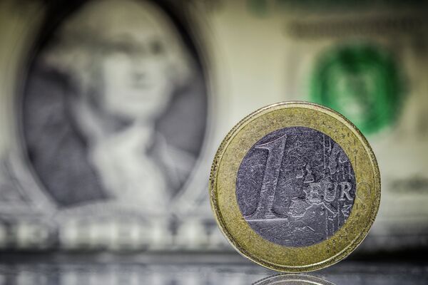 Pada li dolar sa svetskog trona Pada li dolar sa svetskog trona - Sputnik Srbija